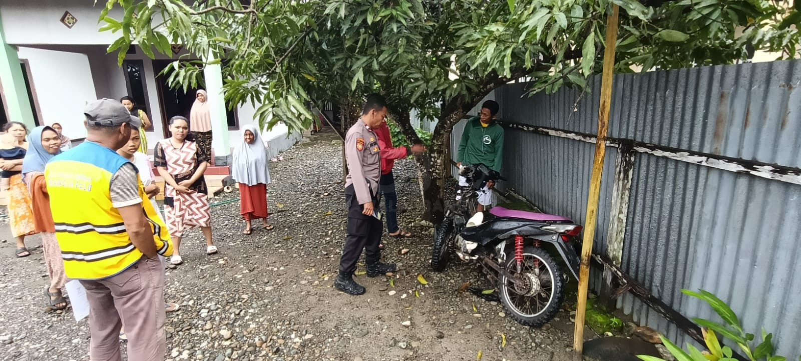 Lampu Sein Menyala, Tabrakan Tak Terelakan