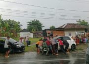 Mobil Saling Hantam, Dua Nyawa Selamat
