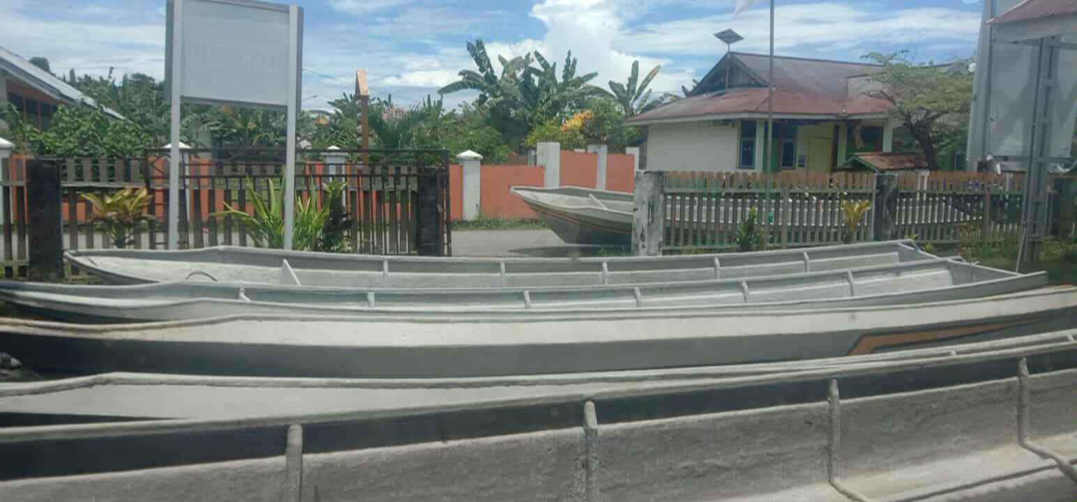 Warga Lumbi-Lumbia Sita Perahu Fiber, Dugaan Konflik Kepentingan Mengemuka