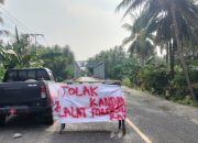 Aksi Demonstrasi Memuncak, Warga Desak Penutupan Kandang