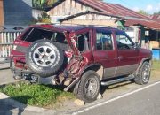 Sopir Truk Diduga Mengantuk, Hantam Mobil Terparkir di Pagimana
