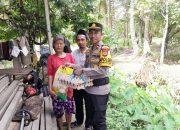 Kapolsek Nuhon Bagikan Sembako Jelang Idul Adha