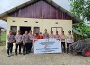 Polisi Bedah Rumah Kakek Jasrun di Batui
