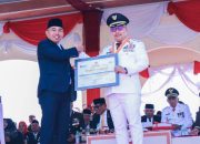 KPU Banggai Terima Penghargaan