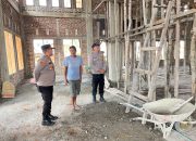 Polsek Lamala Serahkan Bantuan Semen di Masjid Babul Khair