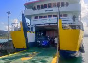 Antrean Mengular di Pelabuhan Ferry Luwuk