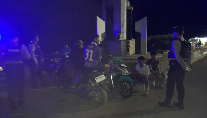 Remaja Berkumpul hingga Larut Malam Dibubarkan Polisi
