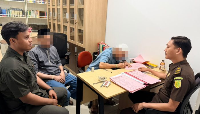 Demi Terlihat Lebih Kuat, Dua Pria Penjual Ayam Terjerat Hukum