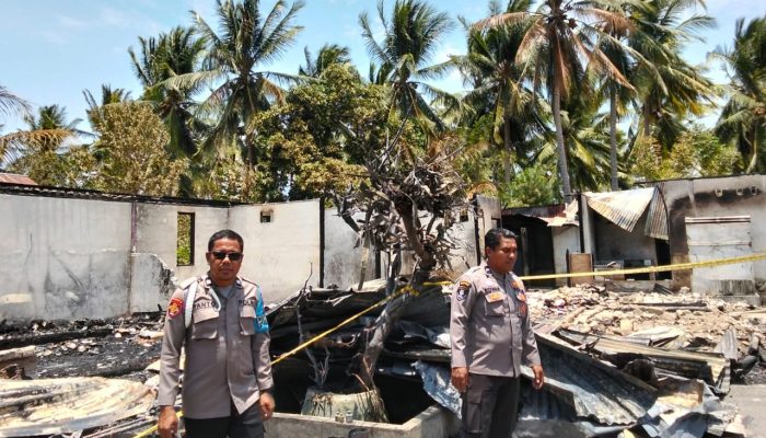 Rumah Kades Nipa Kalemoan Ludes Terbakar