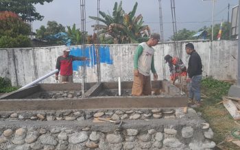 TNI AD Bangun MCK untuk Warga Rusa Kencana