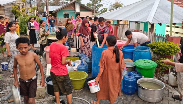 Kemarau Mencekik Luwuk Utara, Polresta Banggai Salurkan Air Bersih