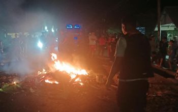 Protes Listrik Padam, Warga Bakar Ban dan Tutup Jalan