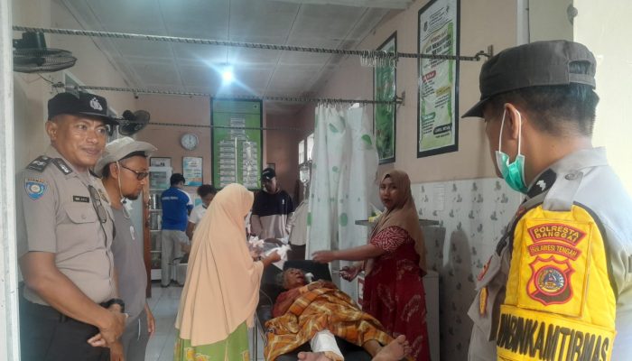 Nenek 61 Tahun Tertabrak Motor, Kaki Kiri Patah