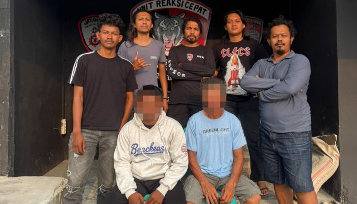 Dua Pria Diduga Keroyok Pengendara Motor